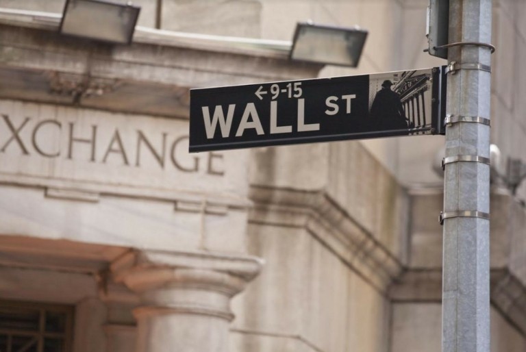 Wall Street: Μικρές απώλειες εν αναμονή των νέων στοιχείων για τον πληθωρισμό (upd)