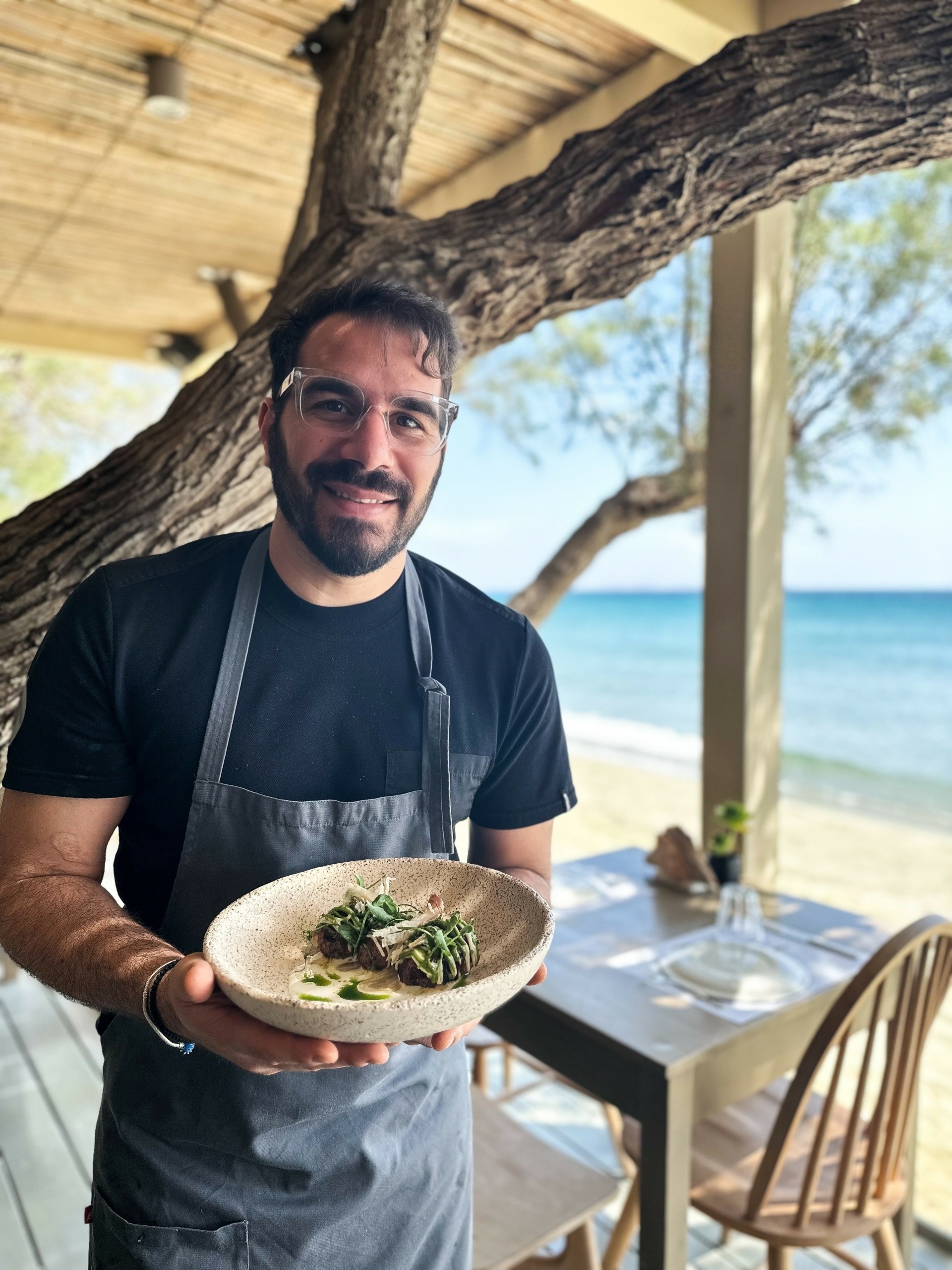 Δοκιμάζουμε το μενού της Μαραθιάς στην Τήνο: Ένα εστιατόριο-σύμβολο των Κυκλάδων