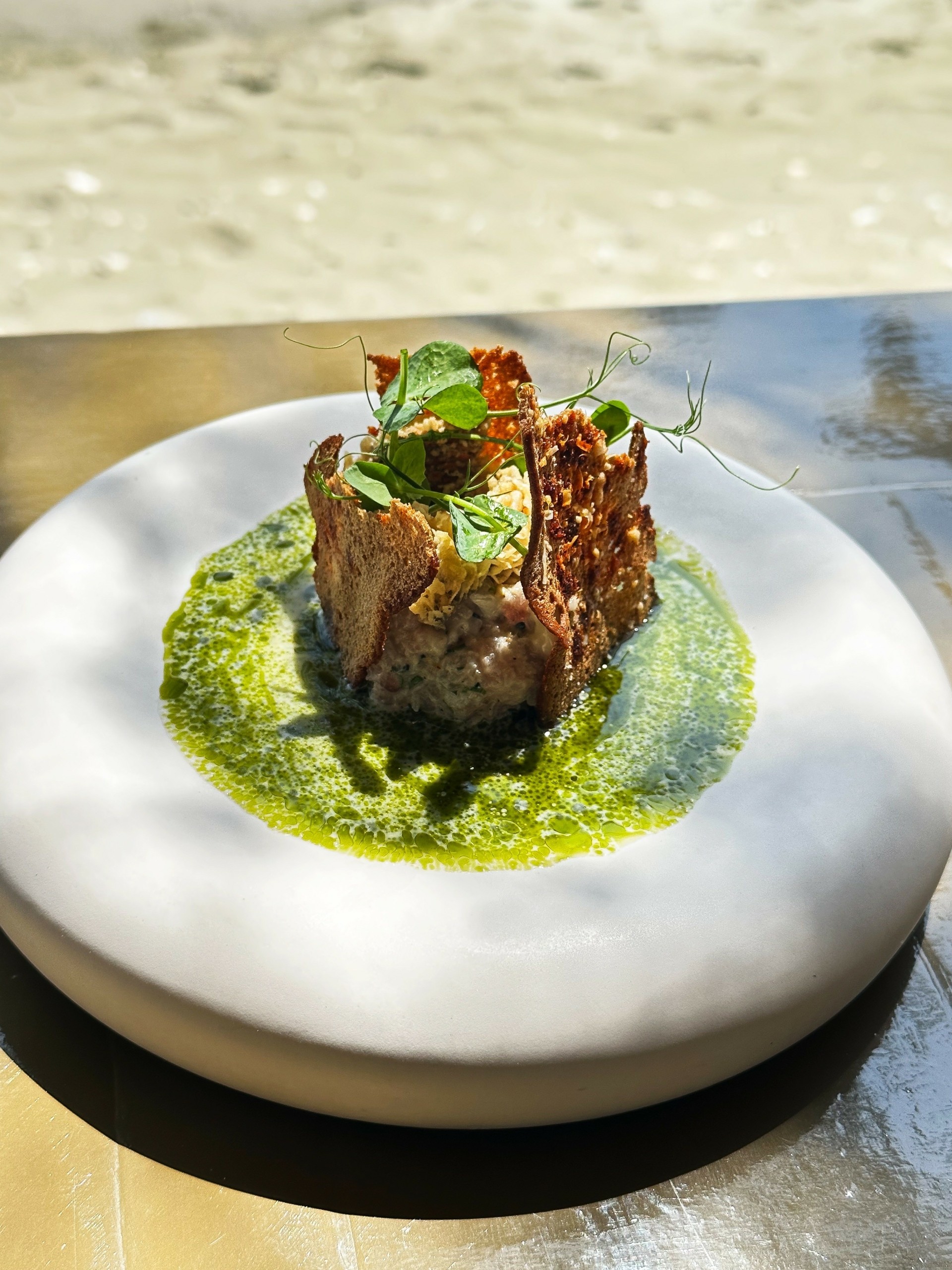 Δοκιμάζουμε το μενού της Μαραθιάς στην Τήνο: Ένα εστιατόριο-σύμβολο των Κυκλάδων