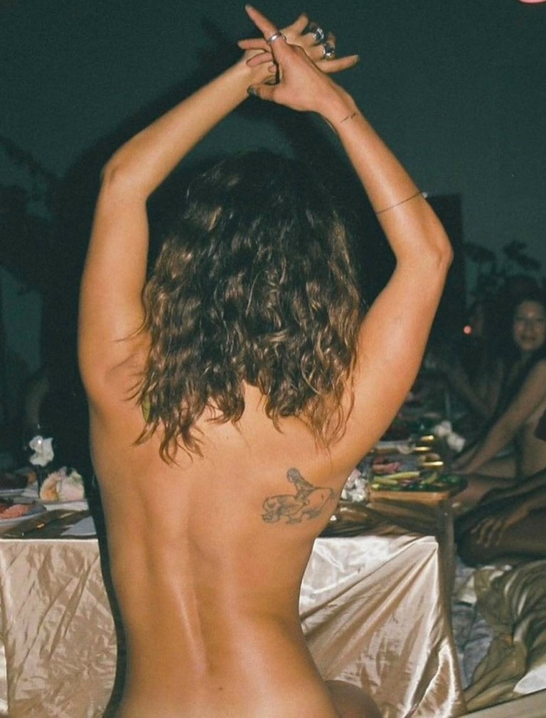 Το «γυμνό δείπνο» ξεκινά παγκόσμια περιοδεία (φωτό)