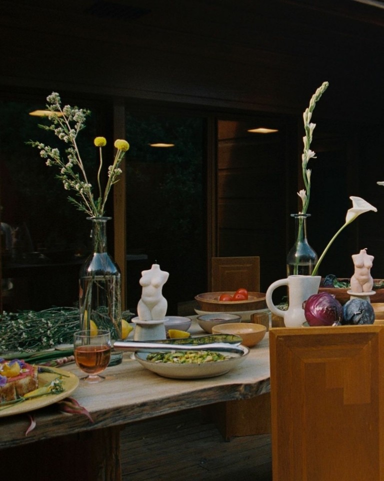 Το «γυμνό δείπνο» ξεκινά παγκόσμια περιοδεία (φωτό)