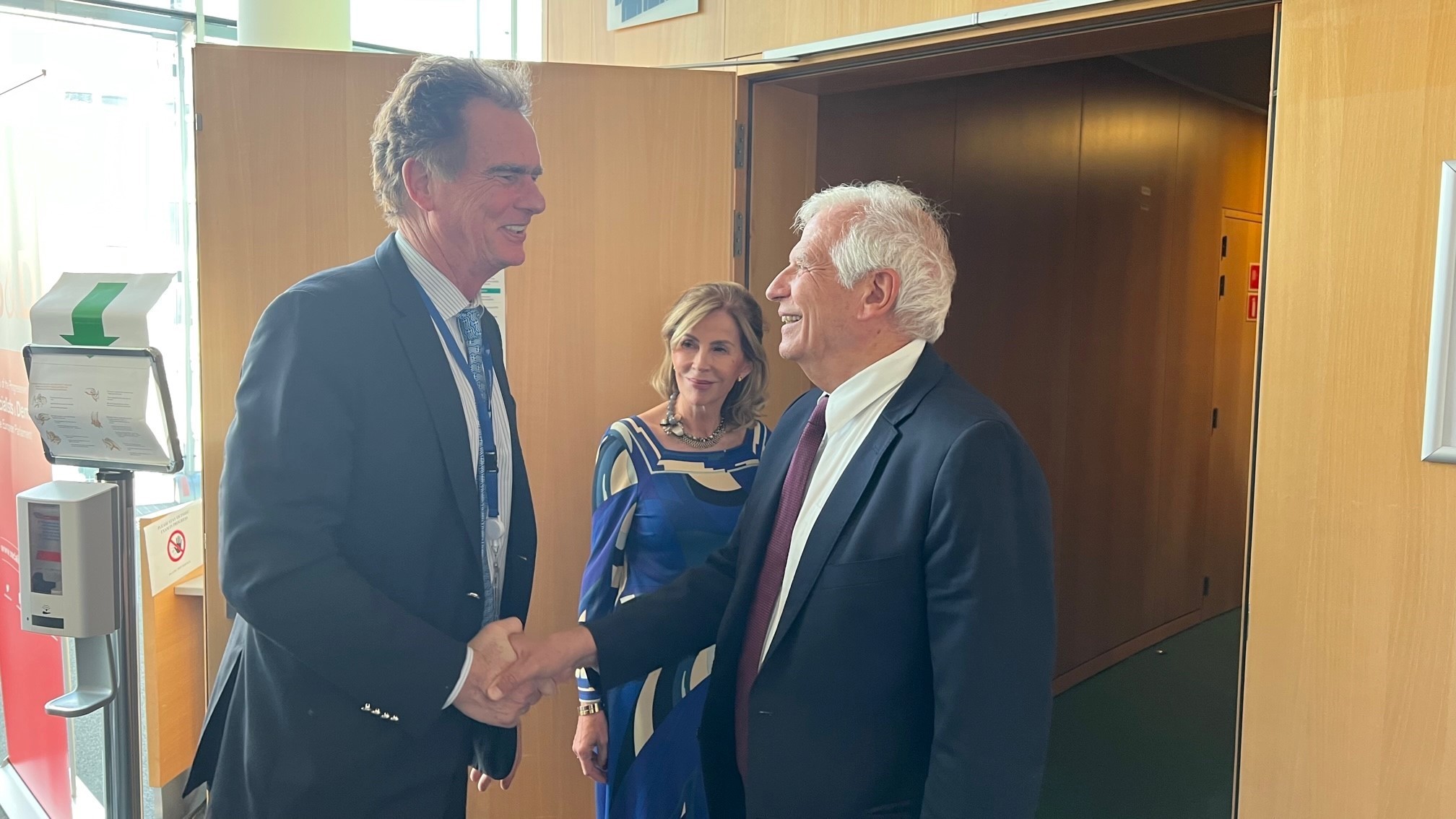 Δέσμευση Μπορέλ στο Νίκο Παπανδρέου για την υπόθεση του Φρέντι Μπελέρη (pics)