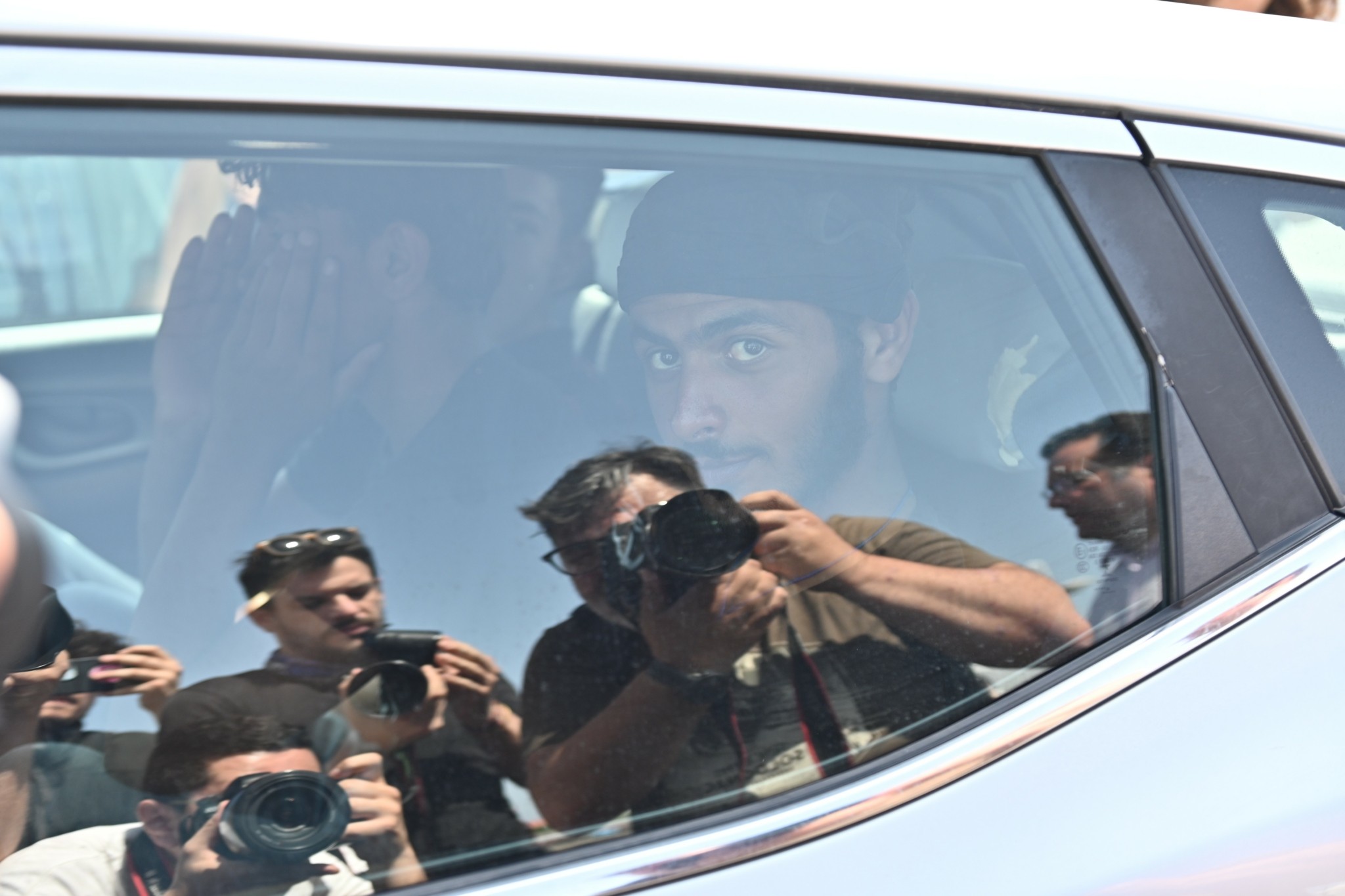 Ναυάγιο στην Πύλο: Στη Μαλακάσα μεταφέρονται οι διασωθέντες – Προθεσμία να απολογηθούν ζήτησαν οι 9 συλληφθέντες (pics+vid)