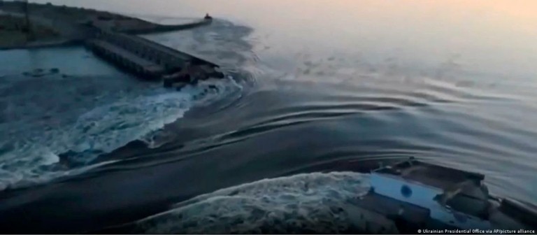 Πόλεμος στην Ουκρανία: Αποκτά νέα διάσταση με την ανατίναξη στο φράγμα Καχόφκα