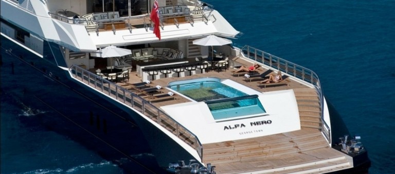 Alfa Nero: Μόλις $67,6 εκατ. για το θρυλικό σκάφος που είχε ο Θεόδωρος Αγγελόπουλος και βρίσκονταν εγκαταλελειμμένο στην Καραϊβική 