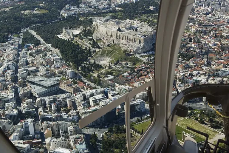 Ταξίδι με ελικόπτερο στα ελληνικά νησιά – Οι τιμές και οι πελάτες