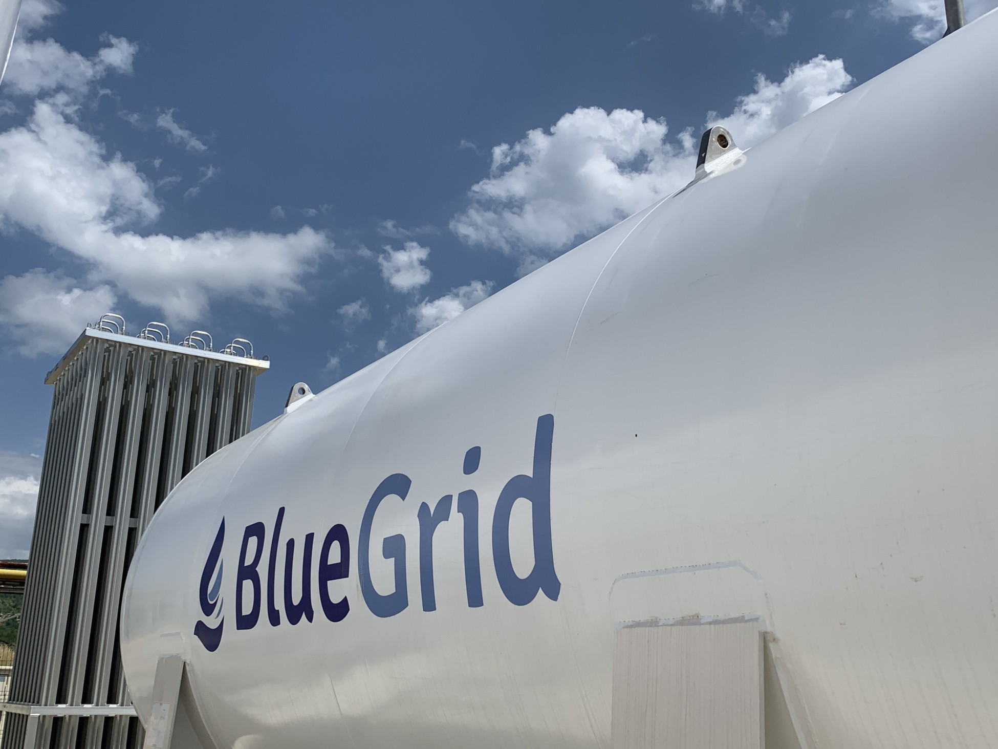 Το πρώτο δίκτυο πρατηρίων LNG στην Ελλάδα με την υπογραφή της Blue Grid