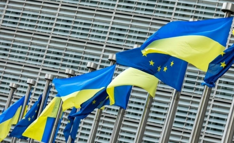 Κομισιόν: Πάταξη διαφθοράς και κράτος δικαίου οι προϋποθέσεις για την ένταξη της Ουκρανίας στην ΕΕ