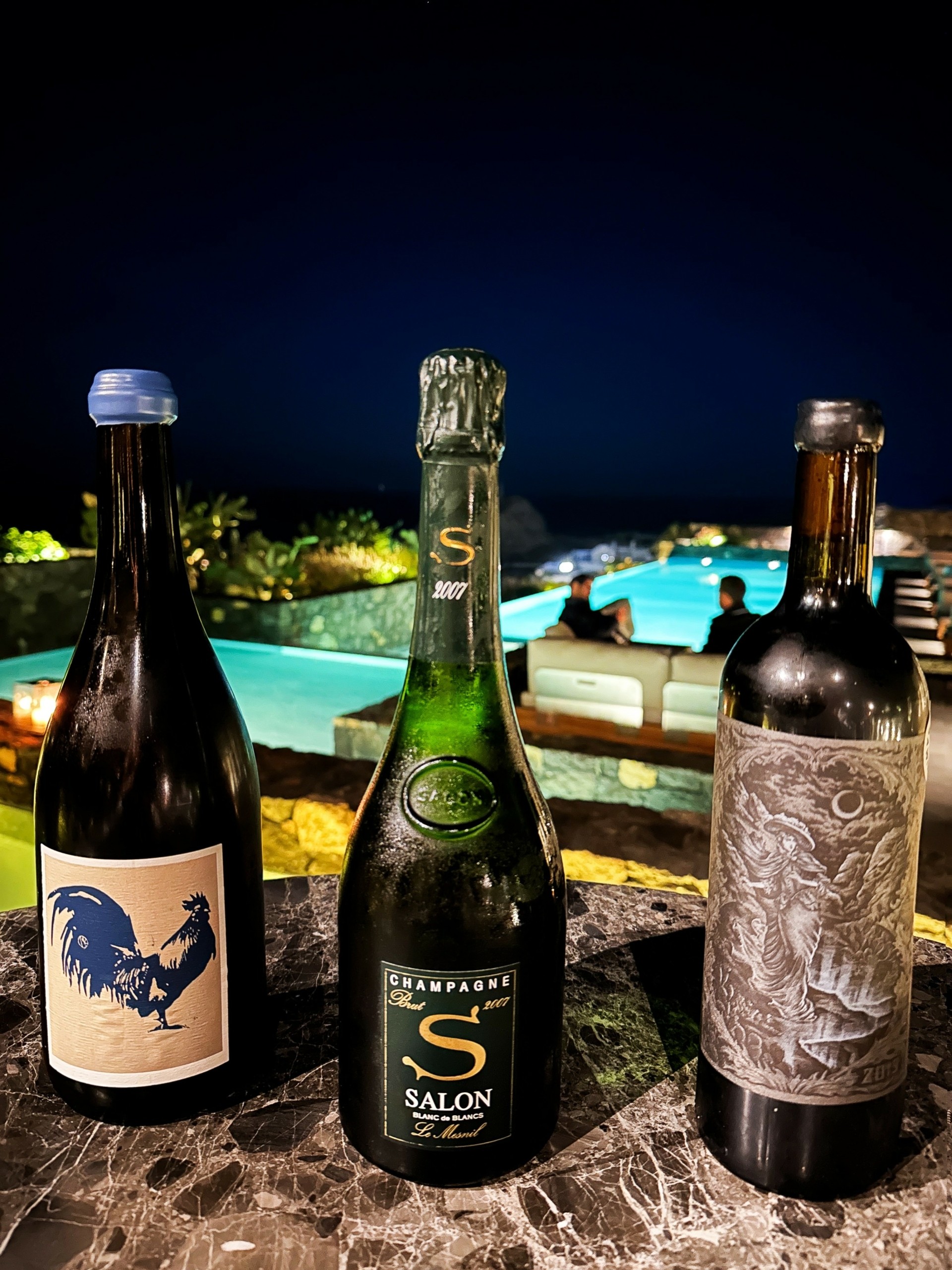 Elements: Σπάνιες στιγμές γαστρονομίας στην Οία της Σαντορίνης