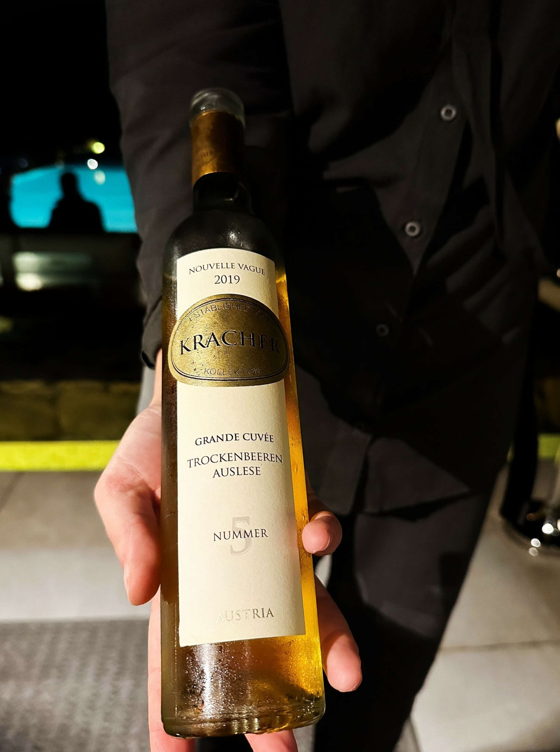 Elements: Σπάνιες στιγμές γαστρονομίας στην Οία της Σαντορίνης