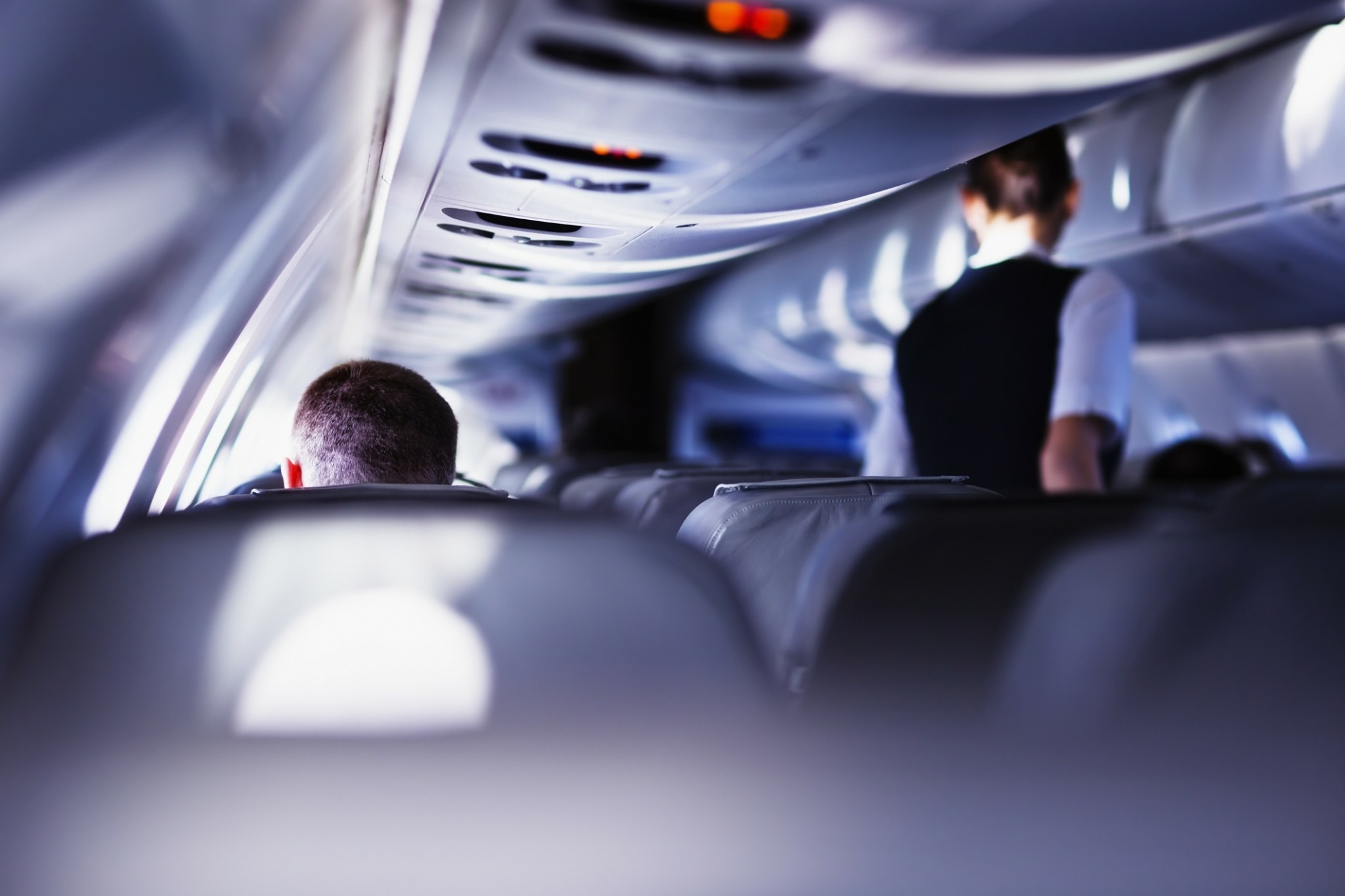 Οι 21 κανόνες καλών τρόπων μέσα στο αεροπλάνο – Ο 21ος είναι ο πιο δύσκολος για τους Ελληνες