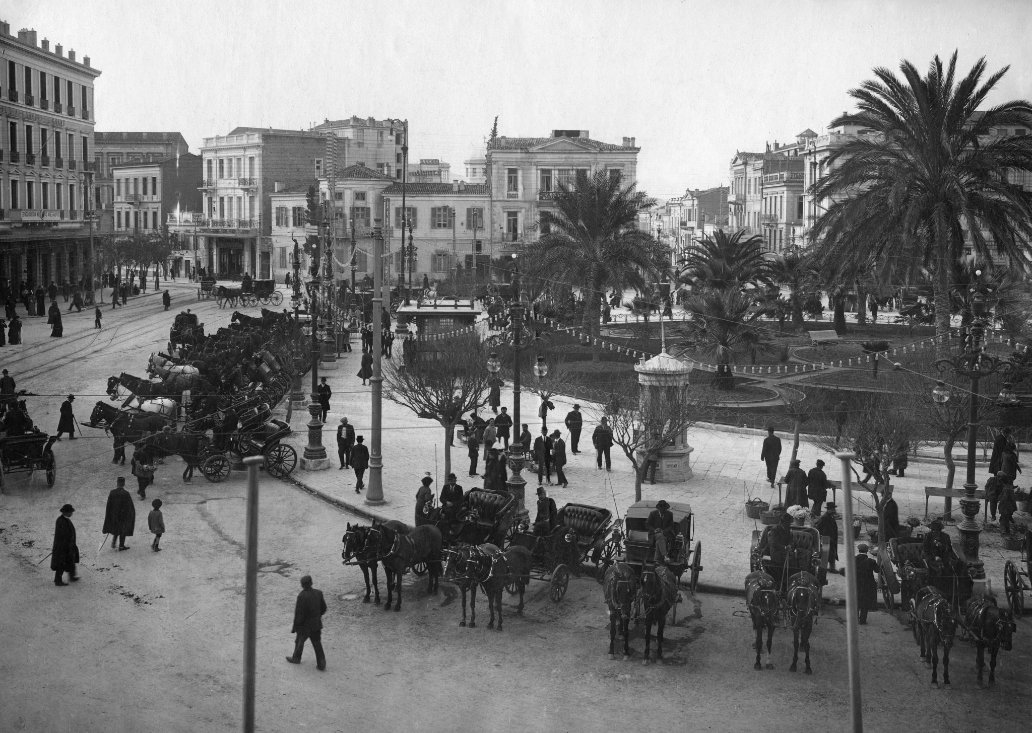 Πλατεία Ομονοίας: Μπακάκος, Λουμίδης, Νέον, Λαμπρόπουλος και Μινιόν – Οι επιχειρήσεις που έγραψαν ιστορία