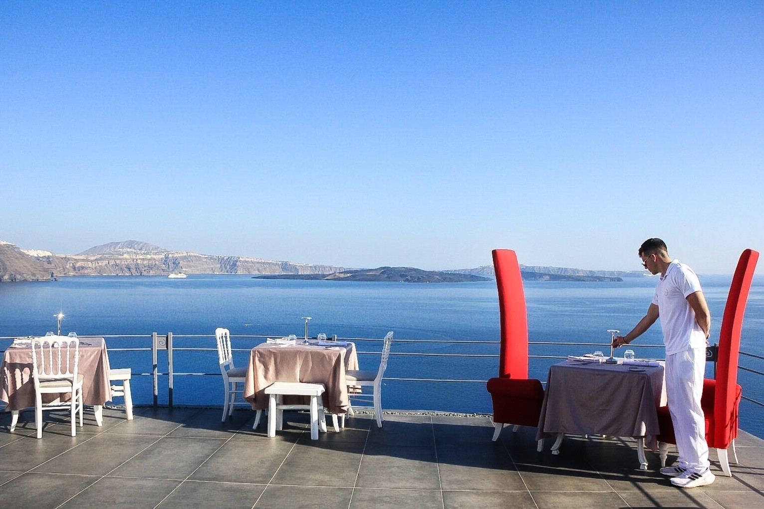 Lauda στη Σαντορίνη: Ενα επικό μενού σε μία από τις κορυφαίες γαστρονομικές εμπειρίες στην Ελλάδα