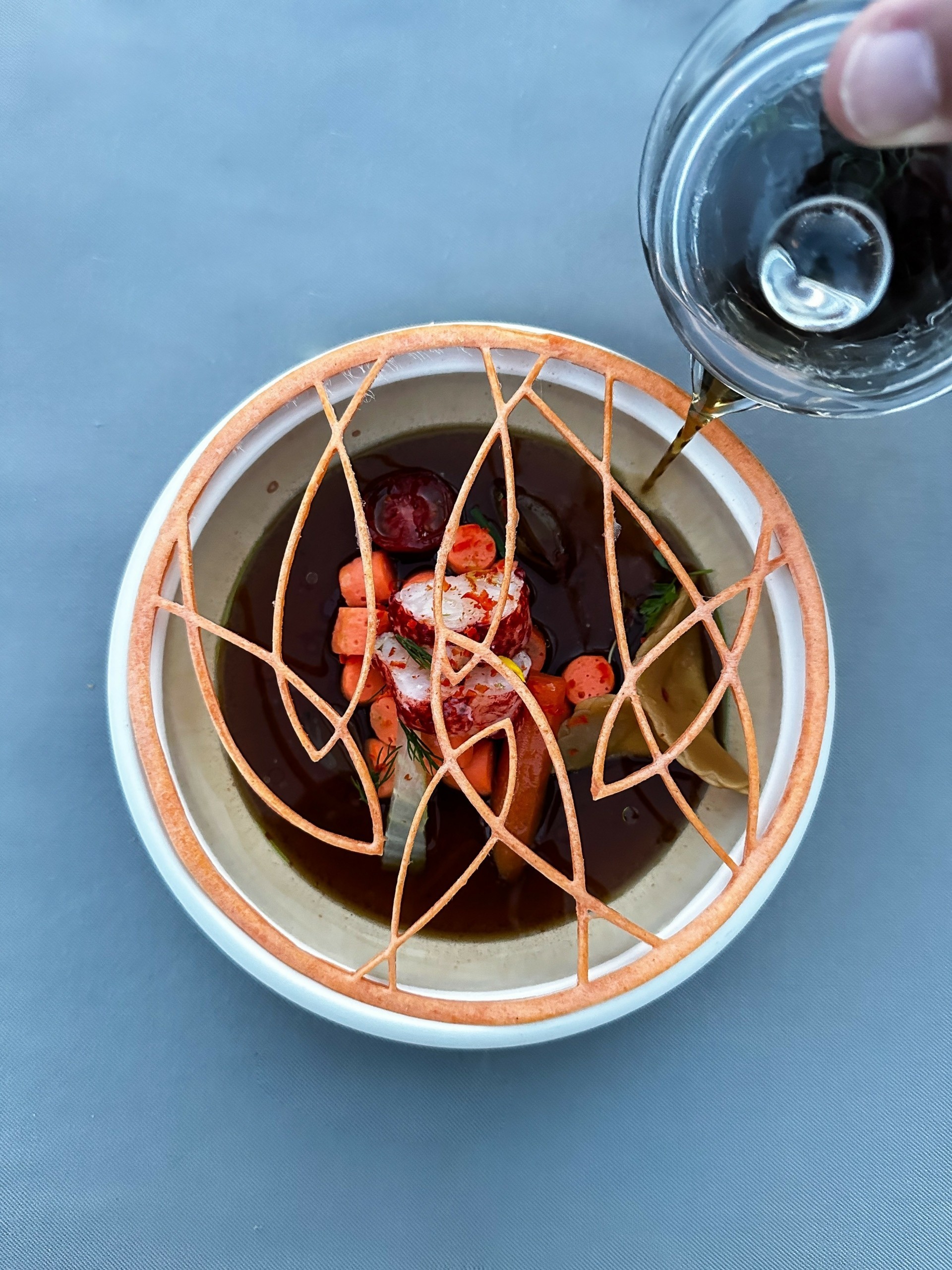 Lauda στη Σαντορίνη: Ενα επικό μενού σε μία από τις κορυφαίες γαστρονομικές εμπειρίες στην Ελλάδα