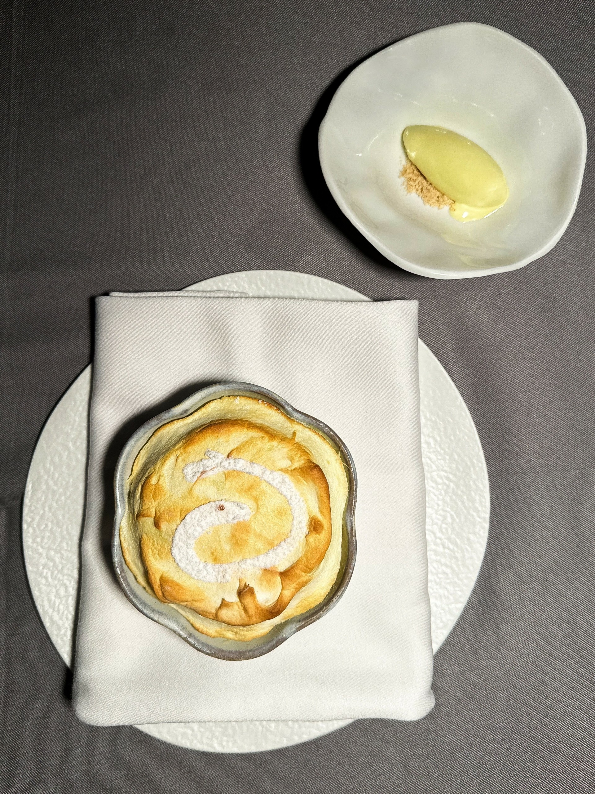 Lauda στη Σαντορίνη: Ενα επικό μενού σε μία από τις κορυφαίες γαστρονομικές εμπειρίες στην Ελλάδα