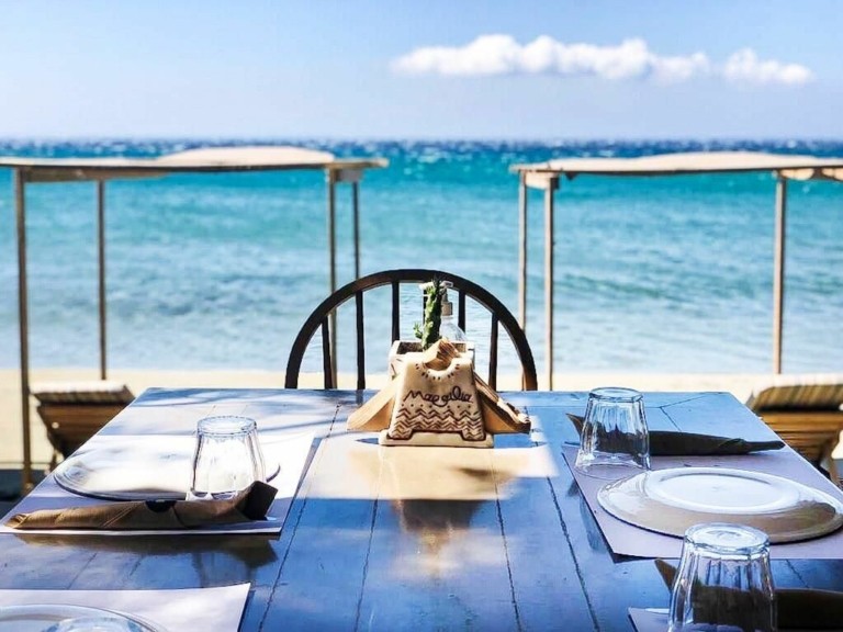 Δοκιμάζουμε το μενού της Μαραθιάς στην Τήνο: Ένα εστιατόριο-σύμβολο των Κυκλάδων