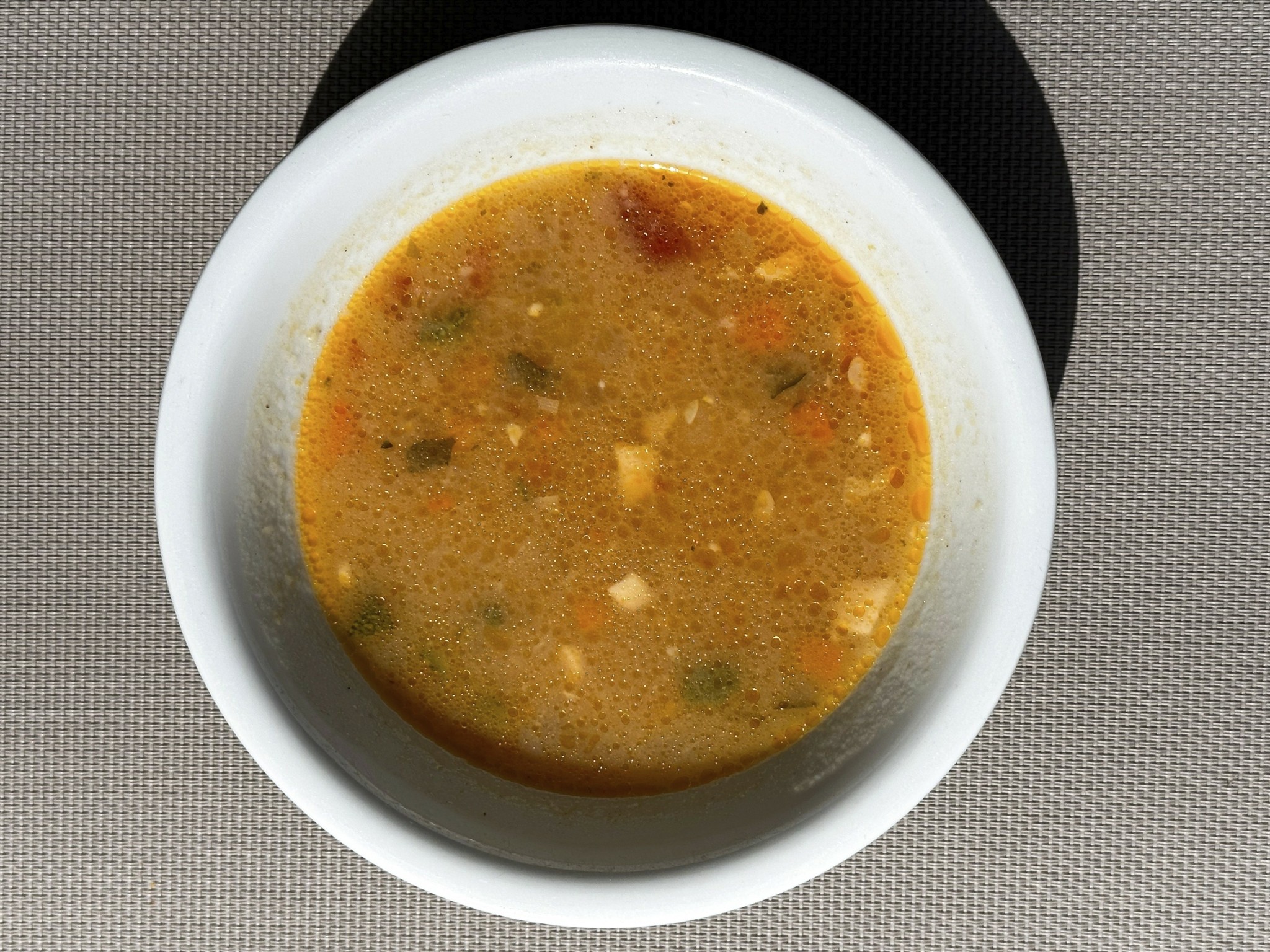 “Απόδραση” και “Ντίνος” – Δοκιμάζουμε τα μενού σε δύο κορυφαίες ταβέρνες στην Τήνο για κρέας ή ψάρι