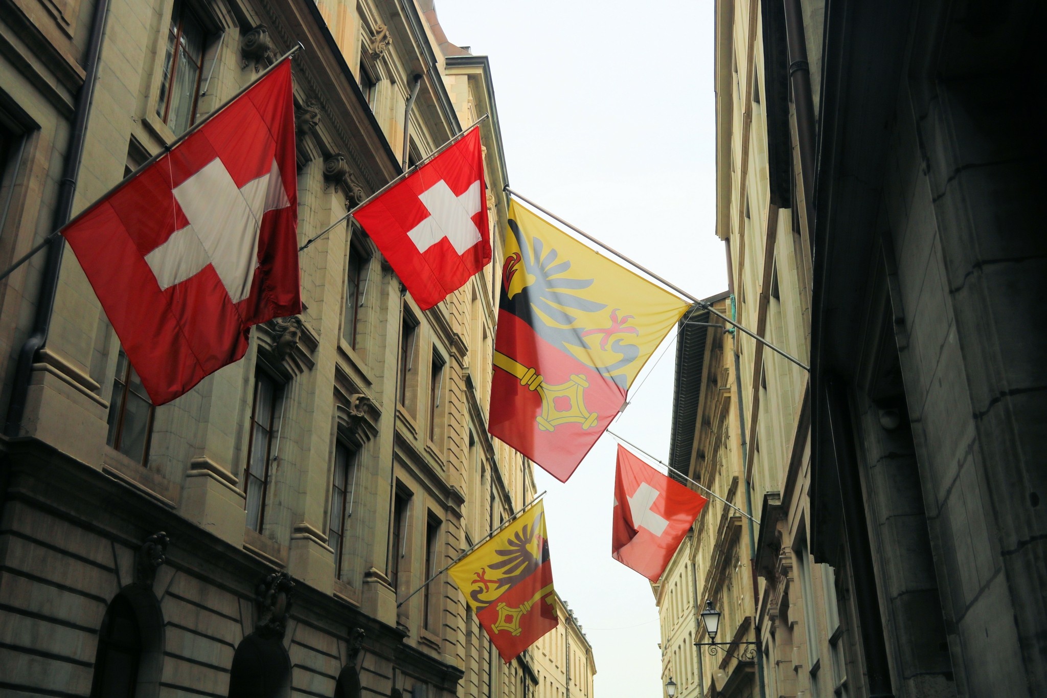 Ελβετία: Σε δημοψήφισμα την Κυριακή η αύξηση του φόρου για τους εκατομμυριούχους της Γενεύης