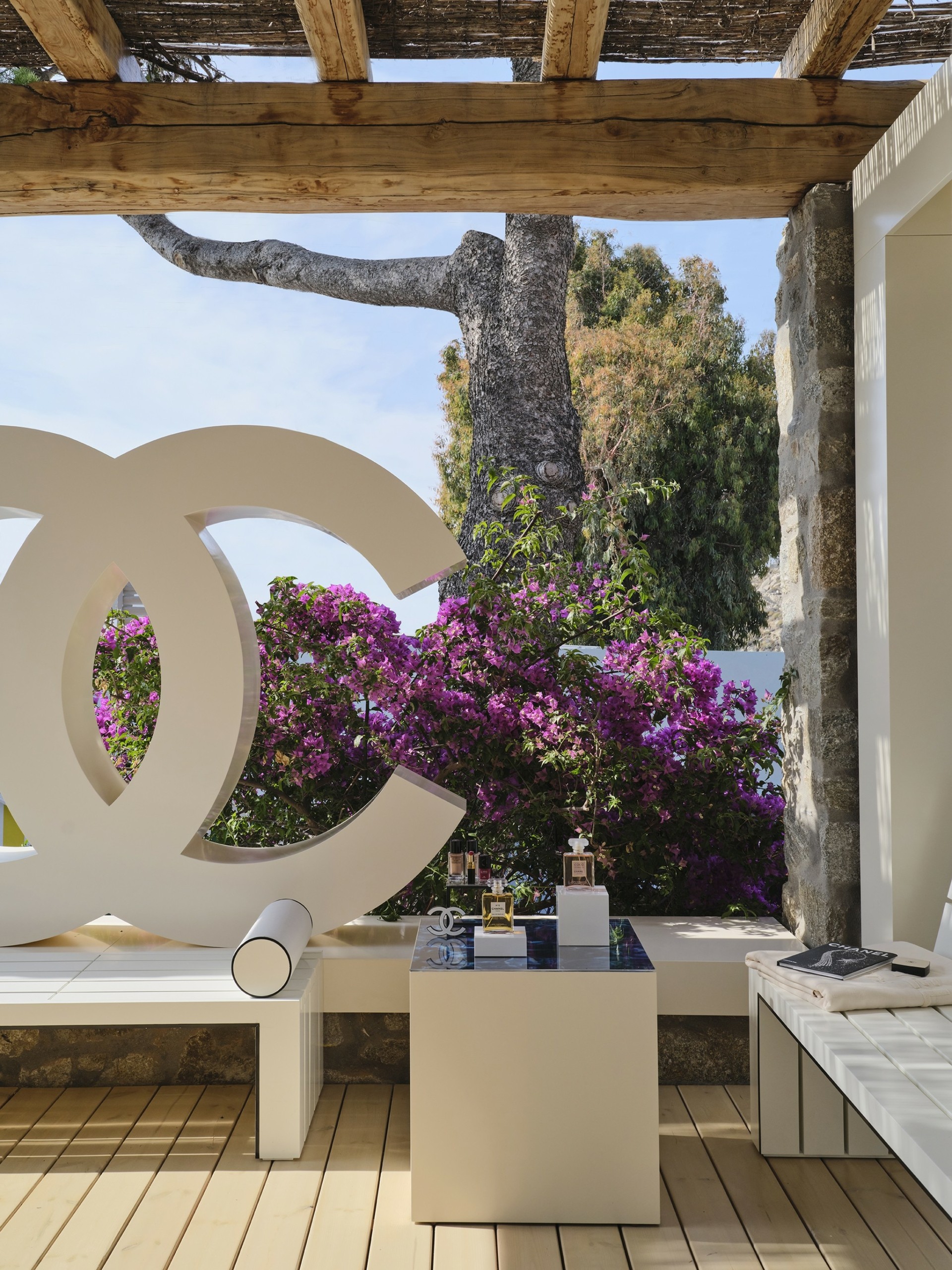 Άνοιξε η πρώτη μπουτίκ της Chanel στην Αθήνα – Δύο ακόμα στο Nammos Village στη Μύκονο