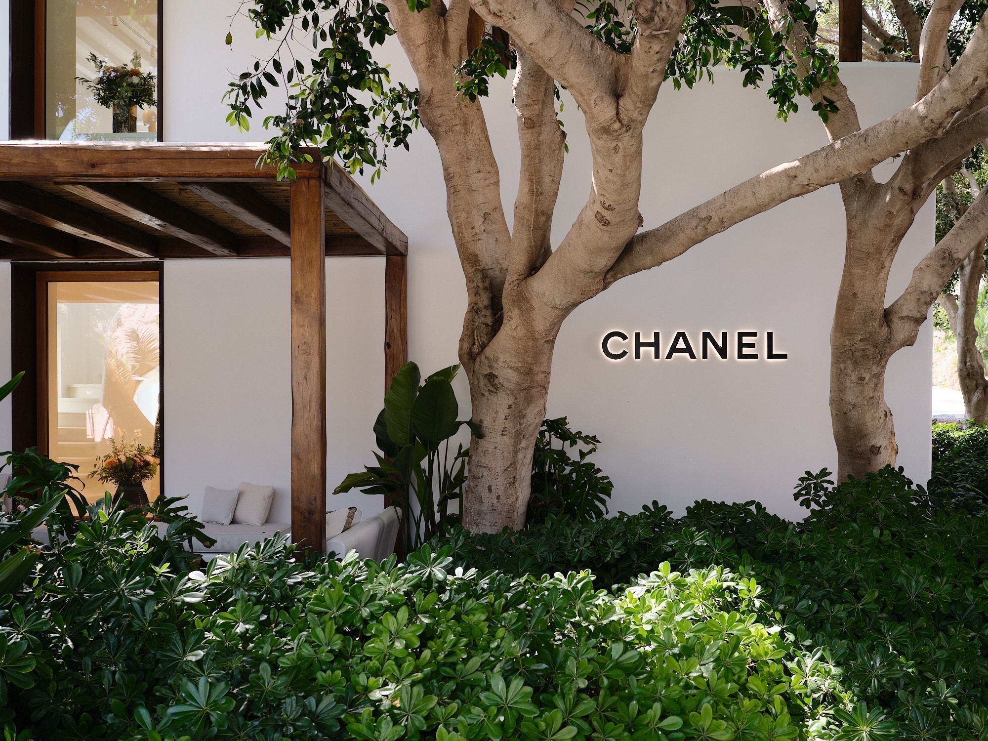 Aνοιξε η πρώτη μπουτίκ της Chanel στην Αθήνα – Δύο ακόμα στο Nammos Village στη Μύκονο