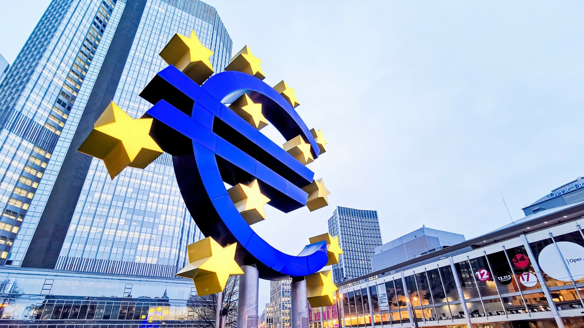 Βάσλε (ΕΚΤ): Υπάρχει όριο στο πόσο μπορεί να αποκλίνει η ΕΚΤ από τη Fed