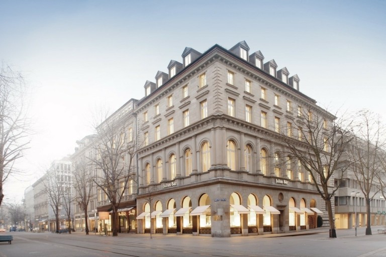 Η Julius Baer «μαζεύει» 250 εκατ. δολάρια από τους πλούσιους πελάτες