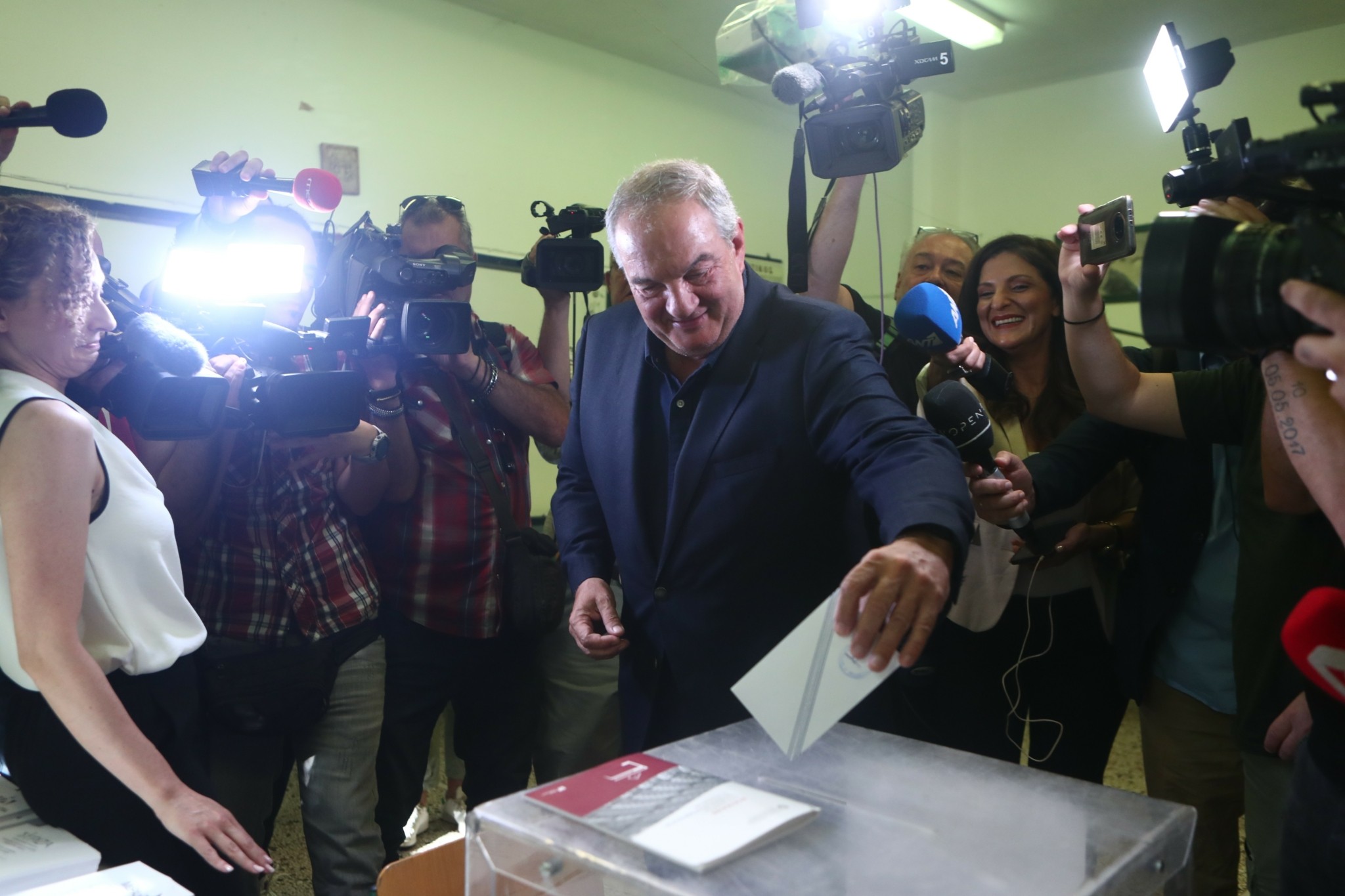 Eκλογές 2023: Ψήφισε στη Θεσσαλονίκη ο Κώστας Καραμανλής