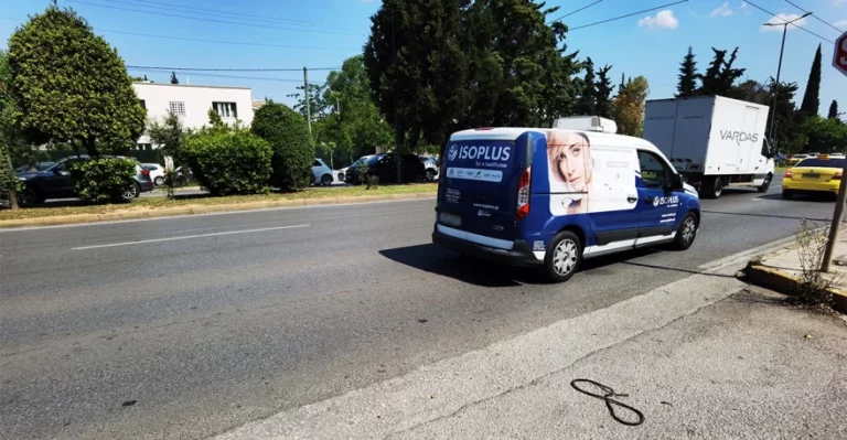 Τροχαίο στην Κηφισίας – Μηχανή παρέσυρε γιαγιά και 3χρονο παιδί