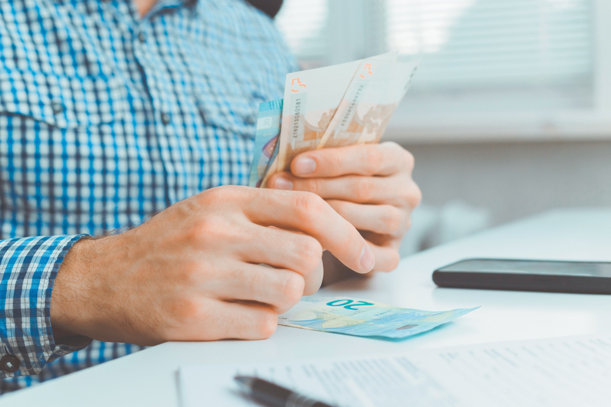 Εισφορές: Όλες οι αλλαγές για τους επαγγελματίες – Πόσο αυξάνονται το 2024