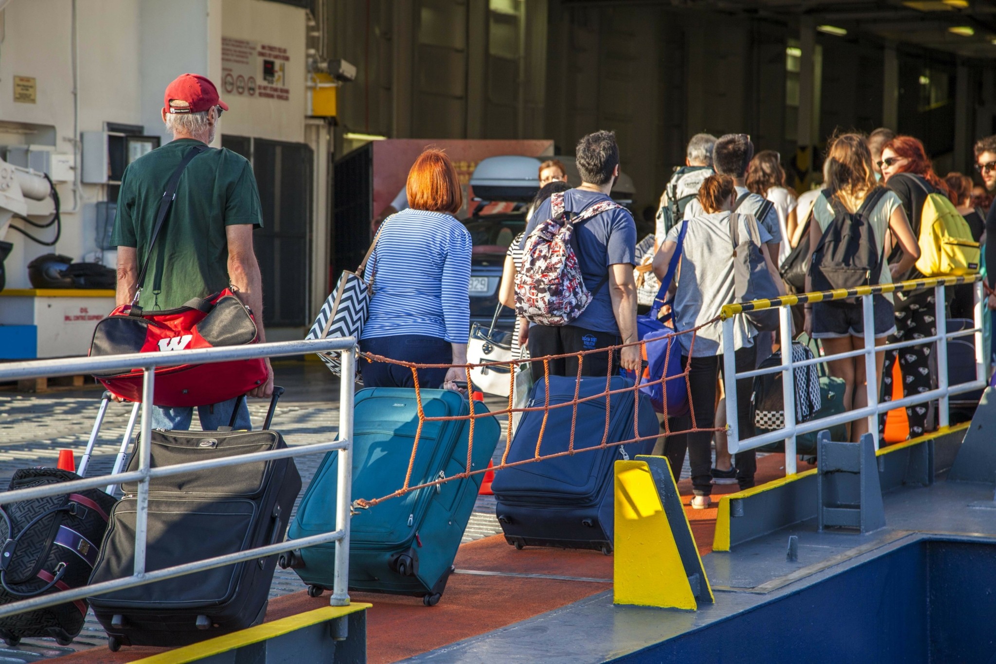 Αγίου Πνεύματος: Μποτιλιάρισμα στον Πειραιά – Με υψηλές θερμοκρασίες και τοπικές βροχές η έξοδος