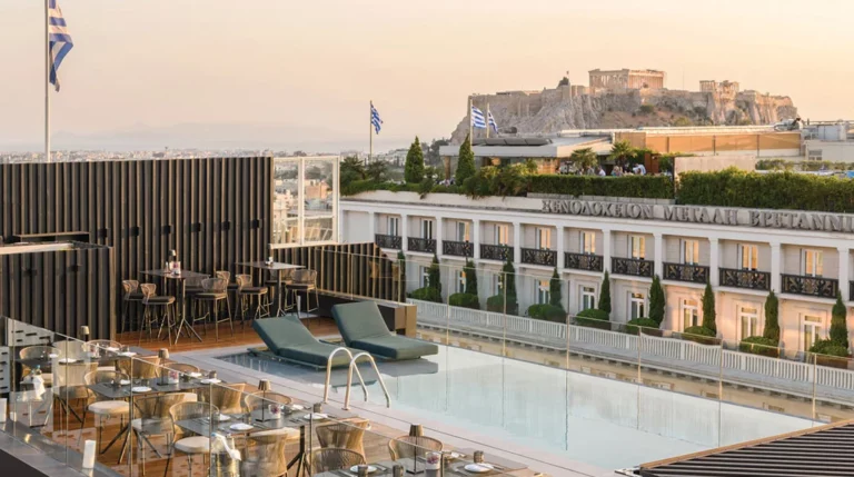 Η μεγάλη επιστροφή – Τα εστιατόρια στα roof-gardens των αθηναϊκών ξενοδοχείων διαγωνίζονται σε θέα και κουζίνα