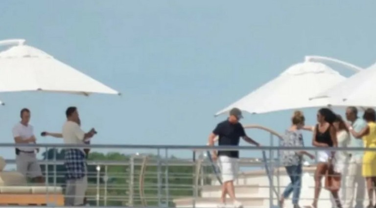 Σύντομη κρουαζιέρα στην Ίο για τα ζεύγη Ομπάμα και Χανκς