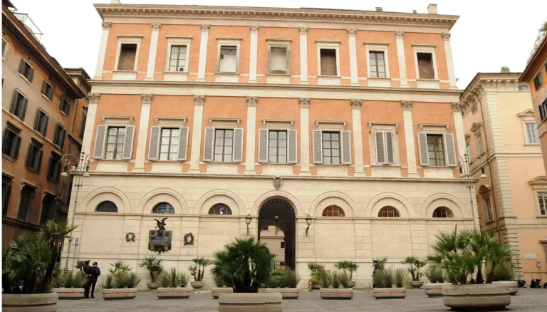 Όλα τα σπίτια του Σίλβιο Μπερλουσκόνι – Μία από τις βίλες του έχει 126 δωμάτια