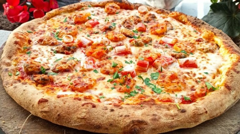 «Άνοστη» πίτσα: Γιατί εκτοξεύτηκε η τιμή της και στην Ελλάδα (vid)