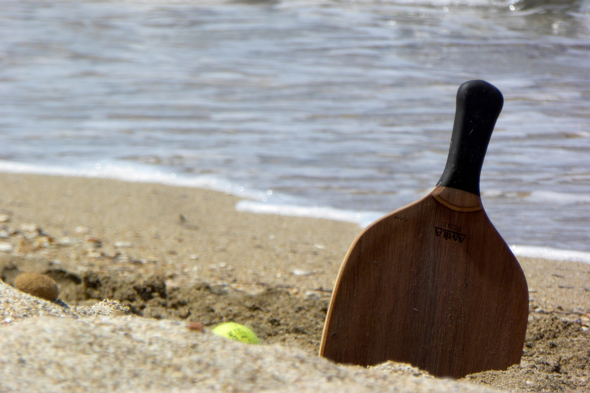 Καβούρι: Απαγορεύονται οι ρακέτες – Υψηλό πρόστιμο στους παραβάτες (vid)