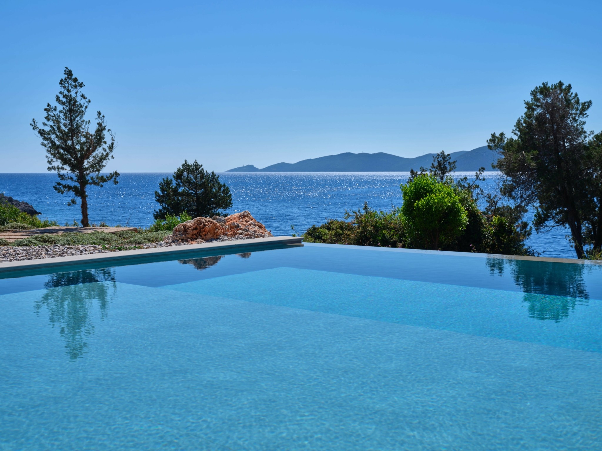 5 εντυπωσιακές βίλες προς ενοικίαση στην Λευκάδα – Μέσα στο πράσινο με θέα στο γαλάζιο του Ιονίου