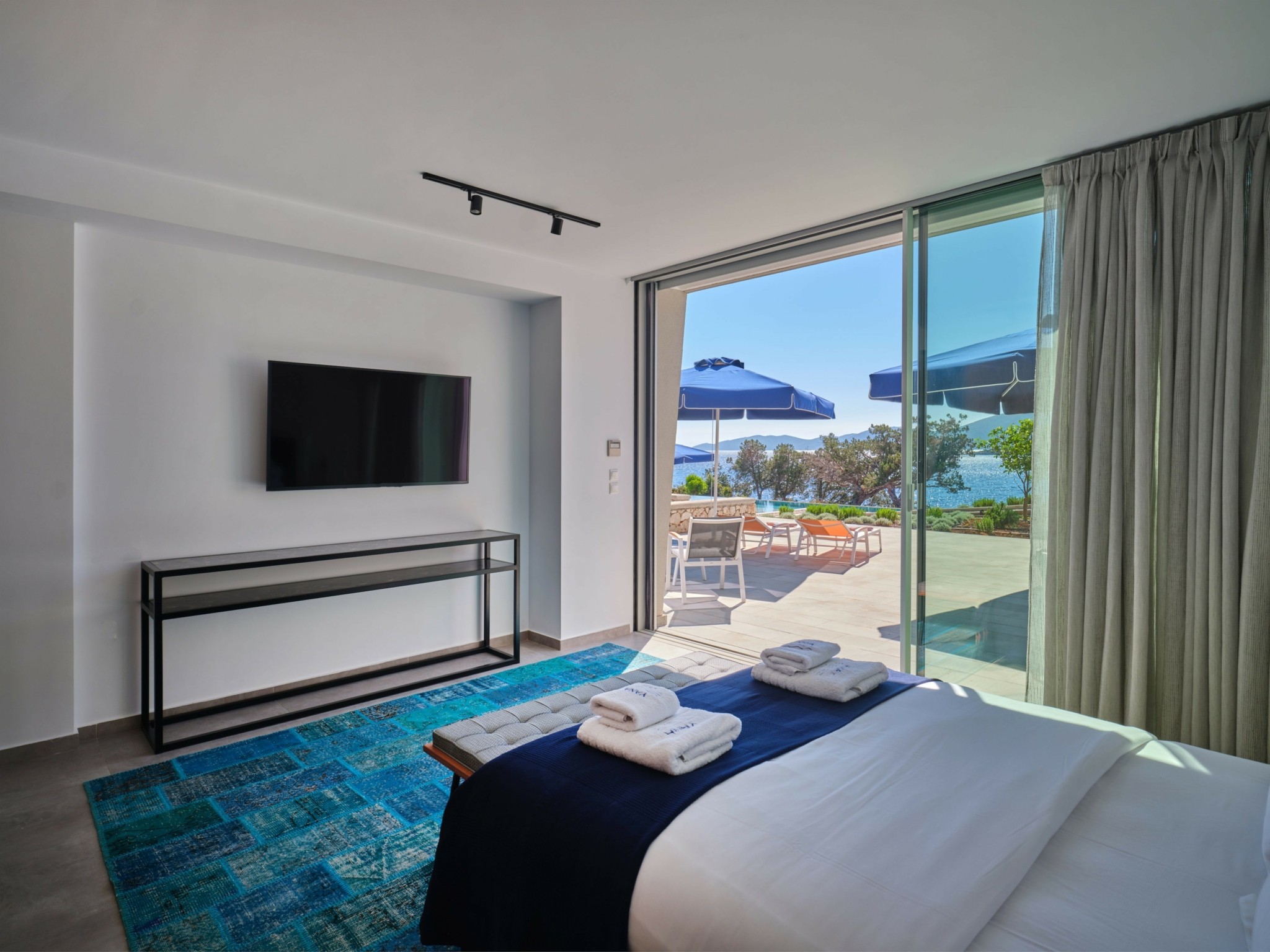 5 εντυπωσιακές βίλες προς ενοικίαση στην Λευκάδα – Μέσα στο πράσινο με θέα στο γαλάζιο του Ιονίου