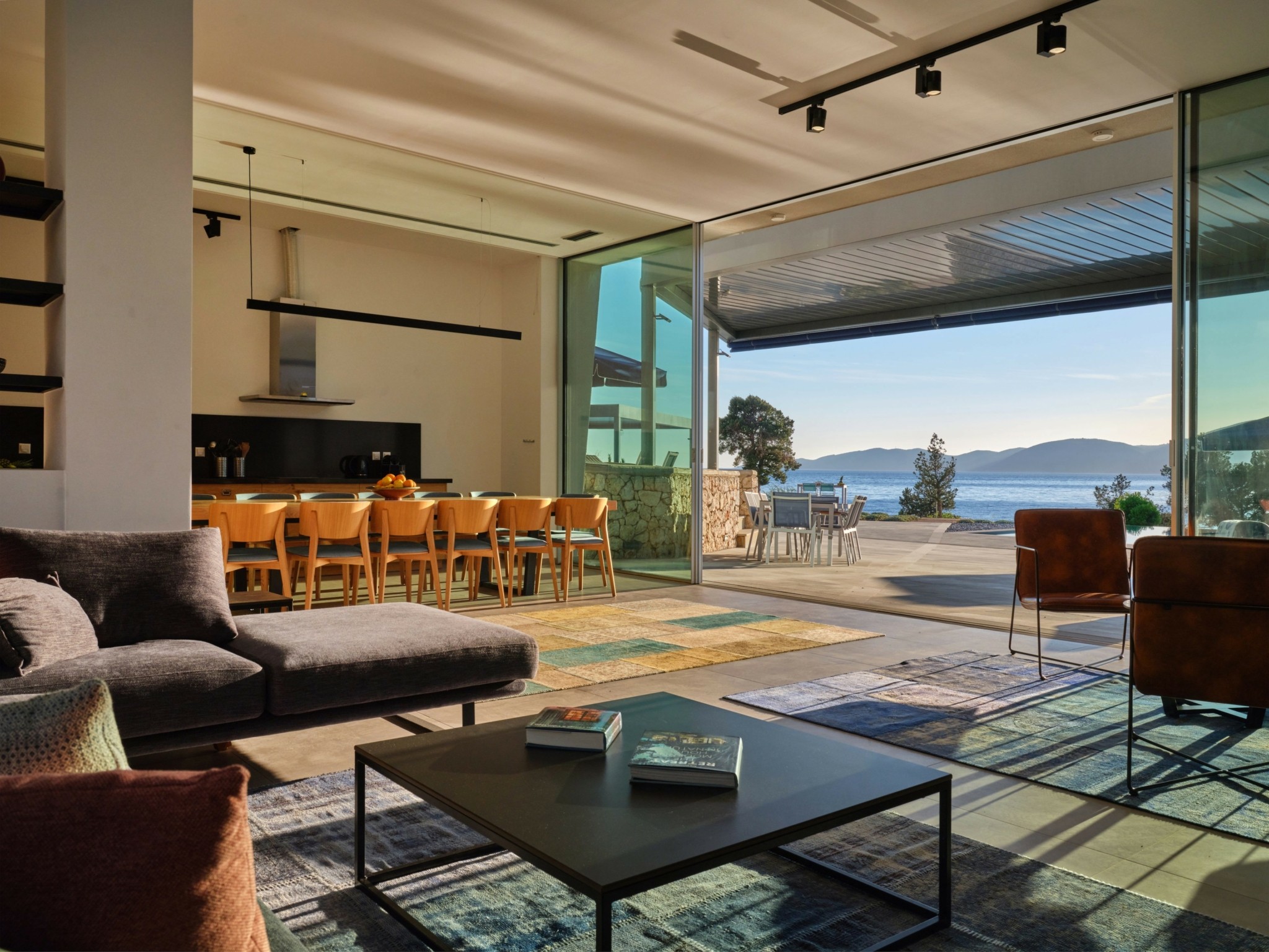 5 εντυπωσιακές βίλες προς ενοικίαση στην Λευκάδα – Μέσα στο πράσινο με θέα στο γαλάζιο του Ιονίου