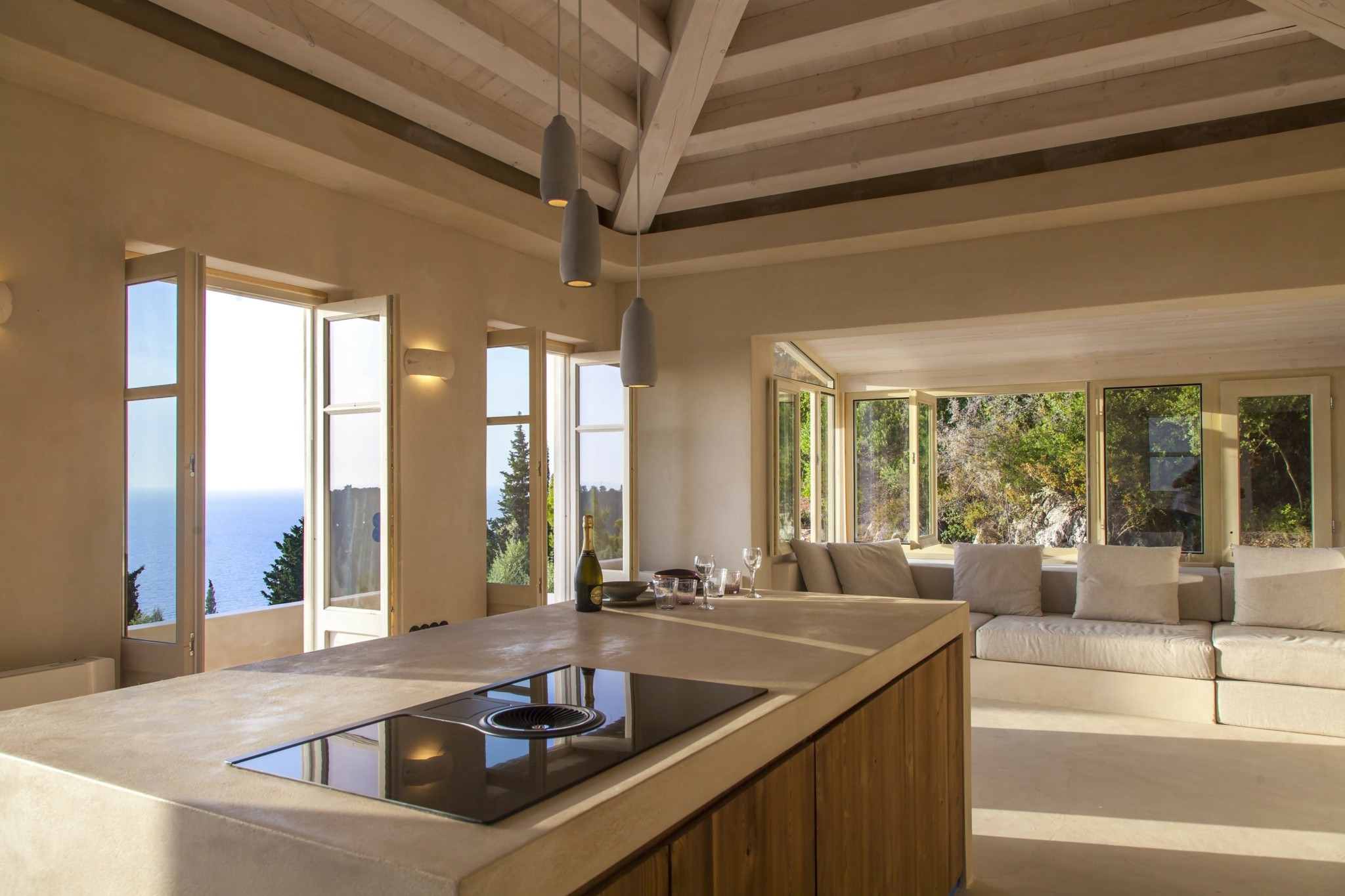 5 εντυπωσιακές βίλες προς ενοικίαση στην Λευκάδα – Μέσα στο πράσινο με θέα στο γαλάζιο του Ιονίου