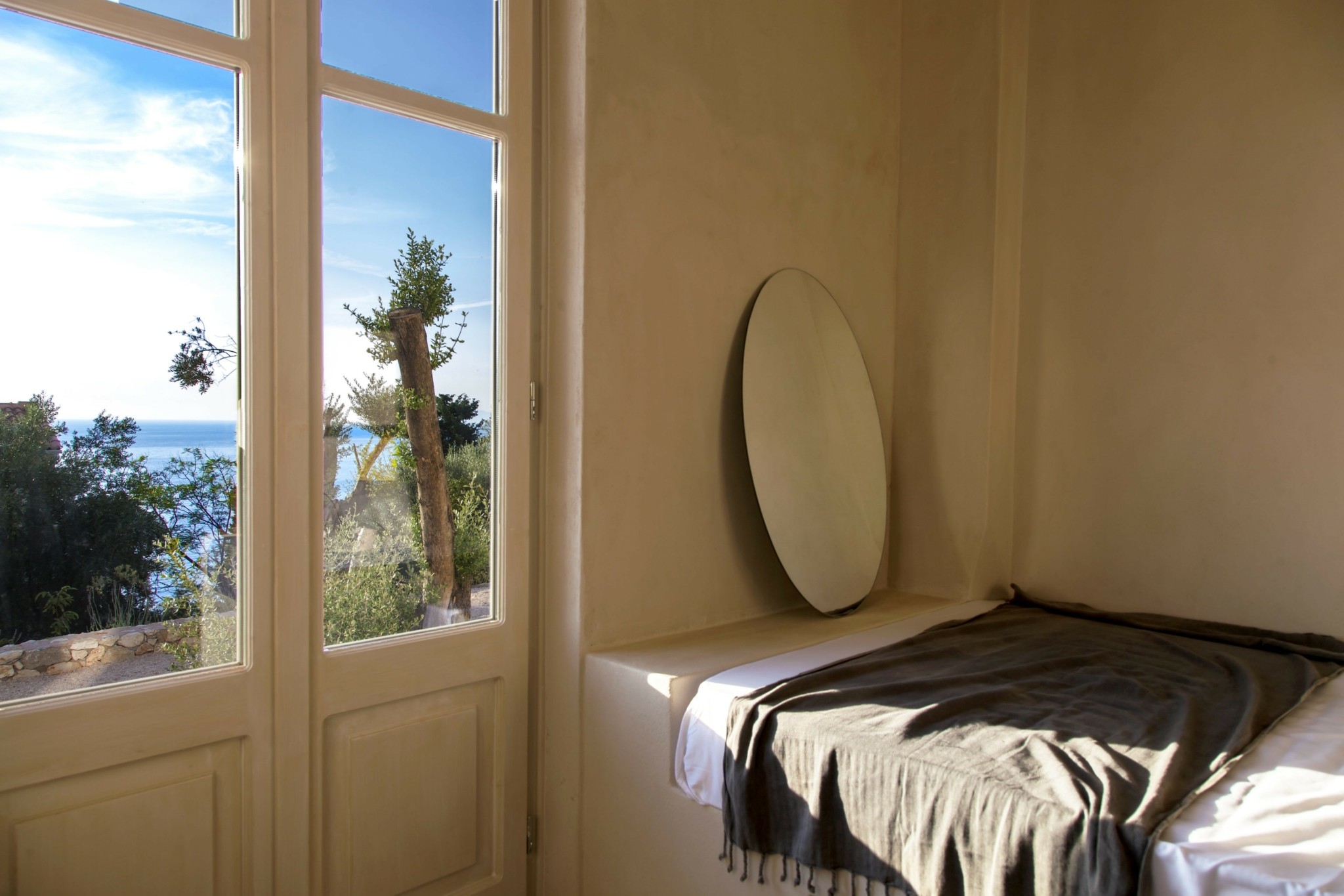 5 εντυπωσιακές βίλες προς ενοικίαση στην Λευκάδα – Μέσα στο πράσινο με θέα στο γαλάζιο του Ιονίου