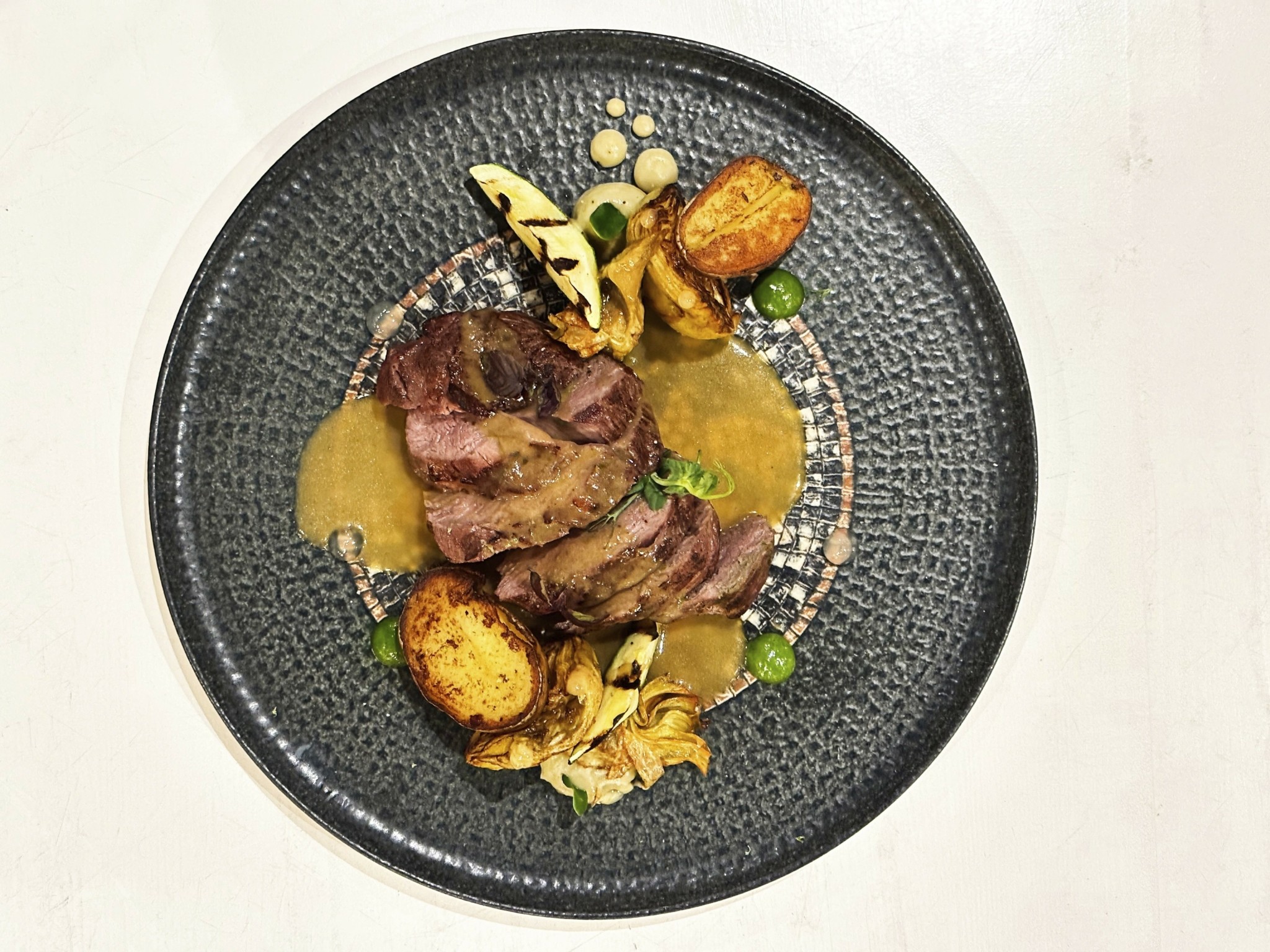 Kalopsía – Δοκιμάζουμε το νέο μενού του εστιατορίου της Τήνου που κάνει τη διαφορά