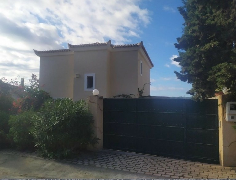 Μαριλένα Μαμιδάκη: Ξανά στο σφυρί το διατηρητέο στην Κυψέλη (pics)