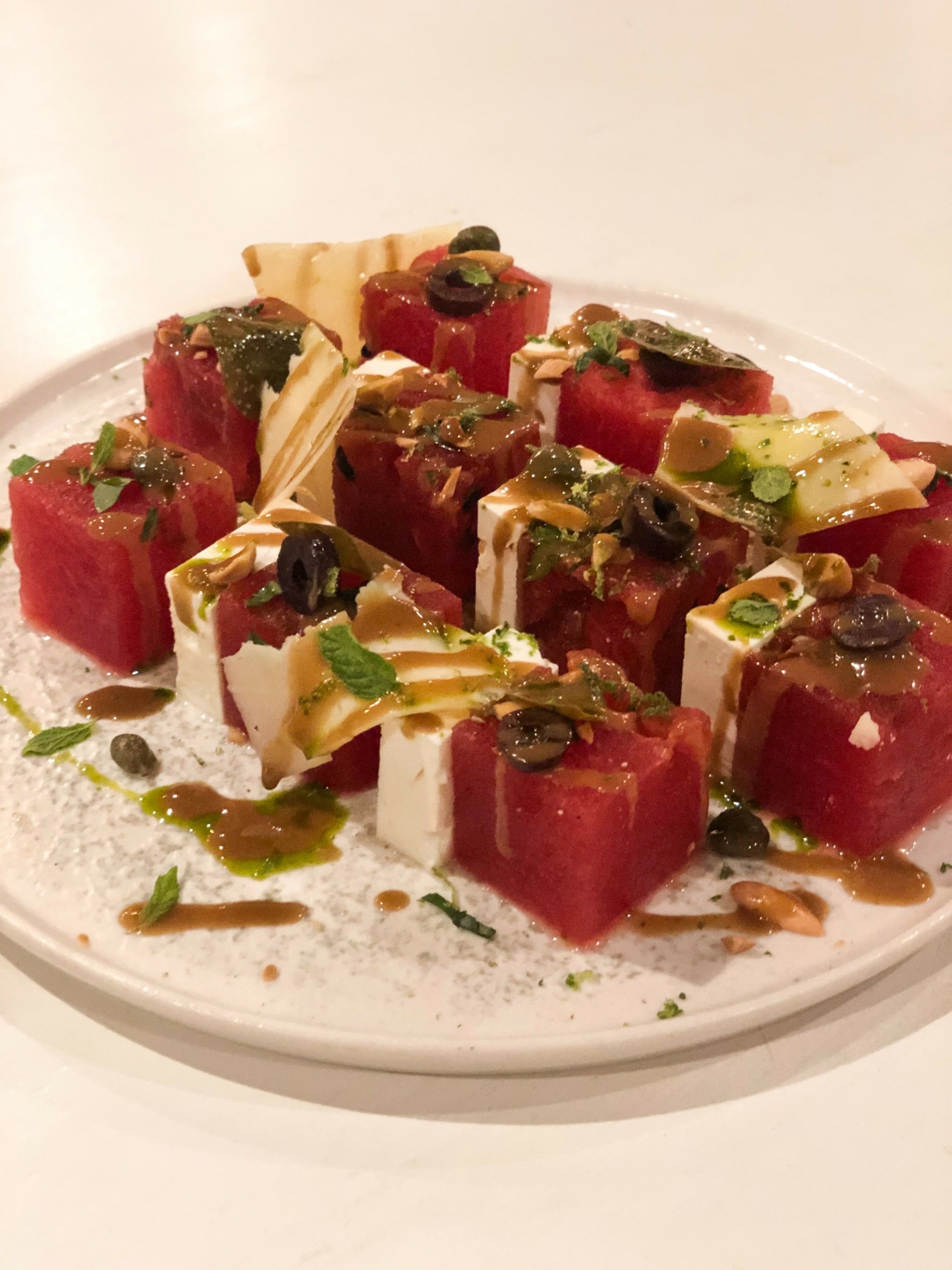 Kalopsía – Δοκιμάζουμε το νέο μενού του εστιατορίου της Τήνου που κάνει τη διαφορά