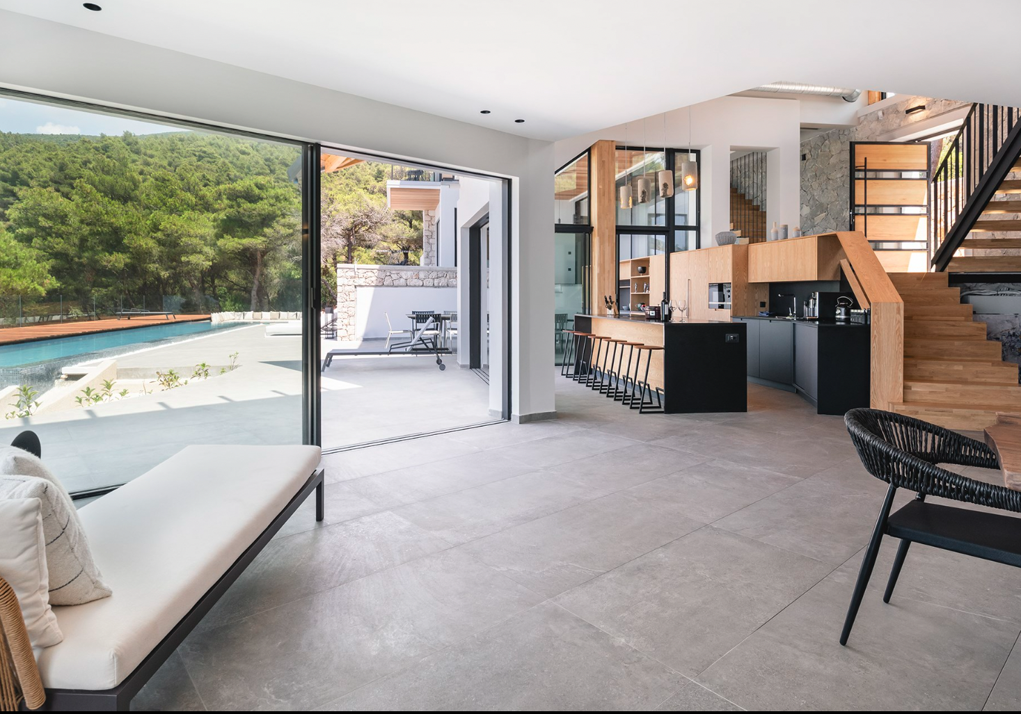 5 εντυπωσιακές βίλες προς ενοικίαση στην Λευκάδα – Μέσα στο πράσινο με θέα στο γαλάζιο του Ιονίου