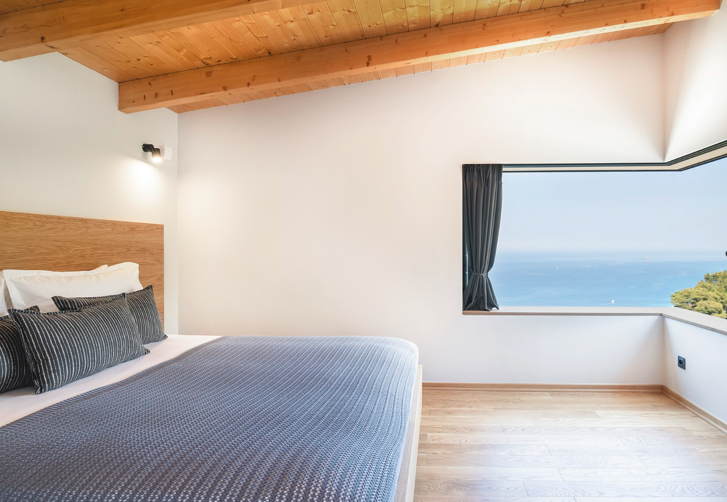 5 εντυπωσιακές βίλες προς ενοικίαση στην Λευκάδα – Μέσα στο πράσινο με θέα στο γαλάζιο του Ιονίου