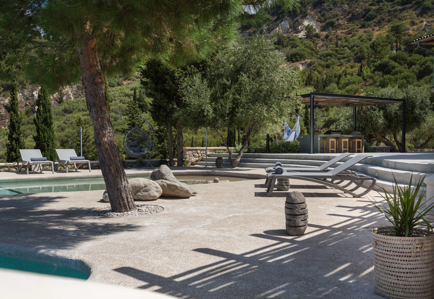 5 εντυπωσιακές βίλες προς ενοικίαση στην Λευκάδα – Μέσα στο πράσινο με θέα στο γαλάζιο του Ιονίου