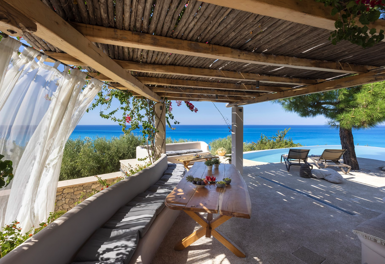 5 εντυπωσιακές βίλες προς ενοικίαση στην Λευκάδα – Μέσα στο πράσινο με θέα στο γαλάζιο του Ιονίου