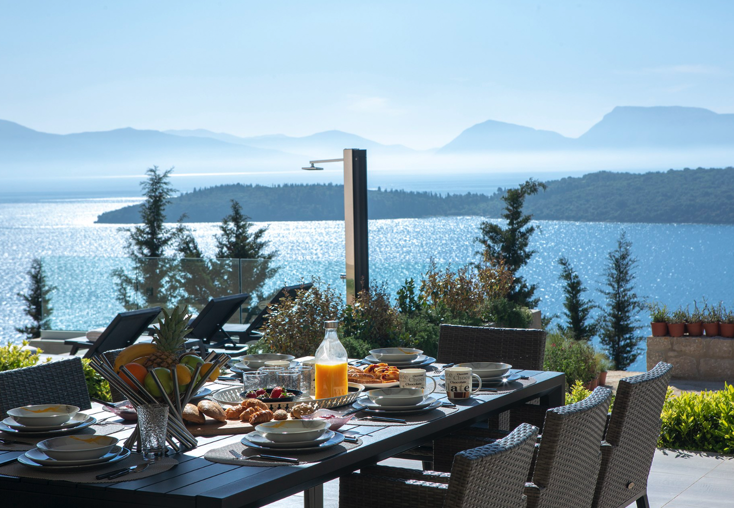 5 εντυπωσιακές βίλες προς ενοικίαση στην Λευκάδα – Μέσα στο πράσινο με θέα στο γαλάζιο του Ιονίου