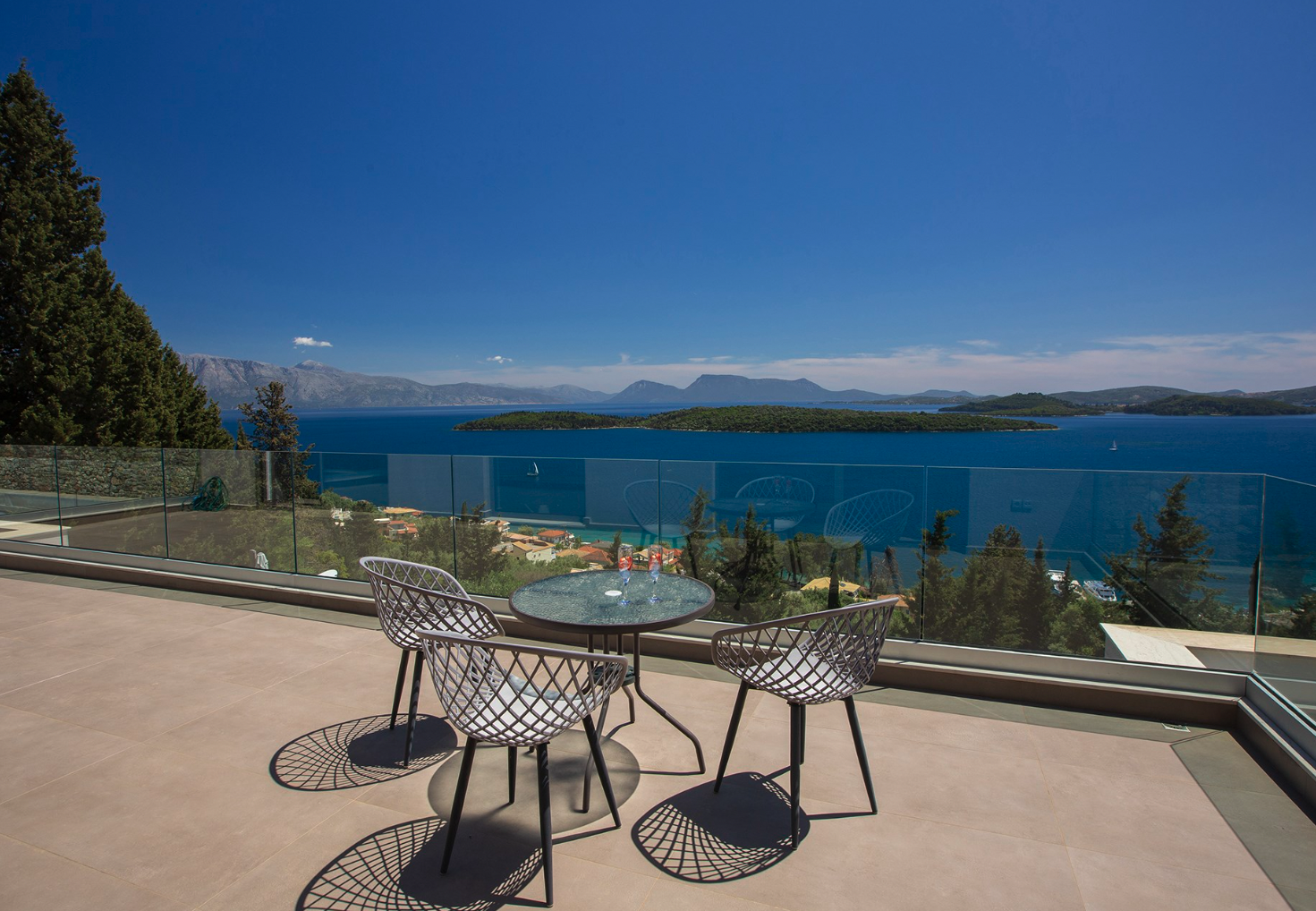 5 εντυπωσιακές βίλες προς ενοικίαση στην Λευκάδα – Μέσα στο πράσινο με θέα στο γαλάζιο του Ιονίου