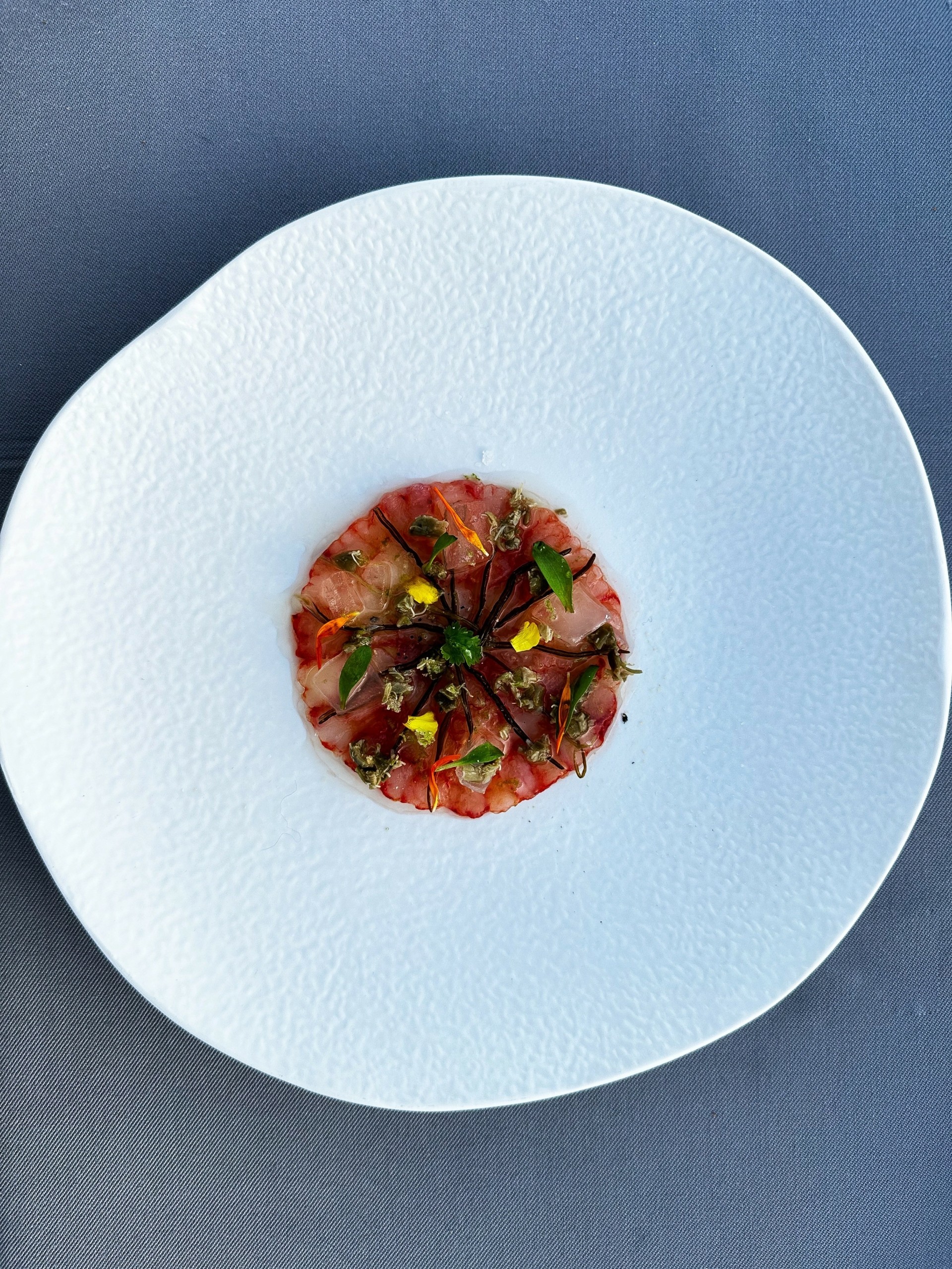 Lauda στη Σαντορίνη: Ενα επικό μενού σε μία από τις κορυφαίες γαστρονομικές εμπειρίες στην Ελλάδα